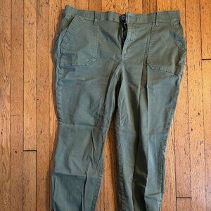 18R - Army green pants Torrid